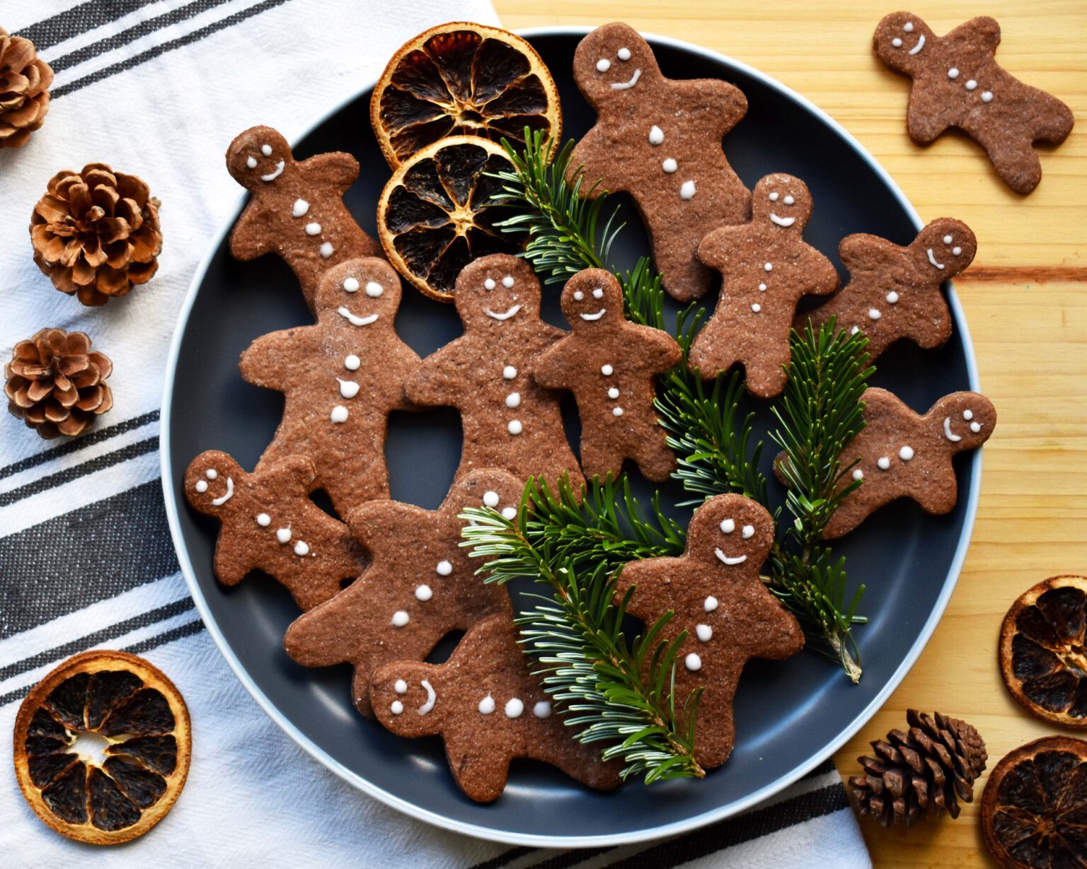 Knusperplätzchen mit Lebkuchengewürz und Kakao – tastedrinktravel