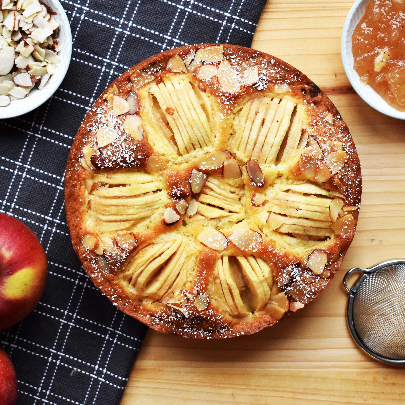 Versunkener Apfelkuchen mit Mandeln – tastedrinktravel